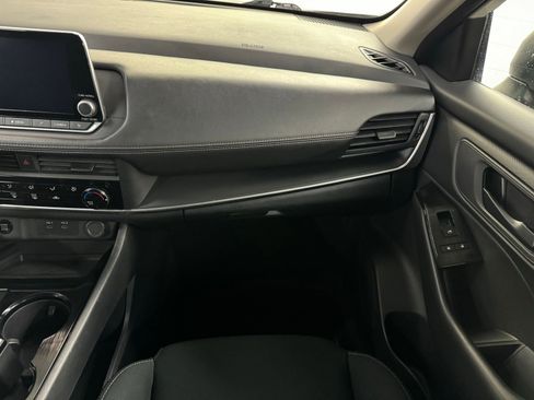 Used 2024 Nissan Rogue S image 15