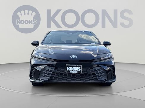 Used 2025 Toyota Camry SE FWD image 11