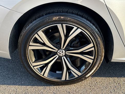 Used 2020 Volkswagen Passat 2.0T SEL image 18