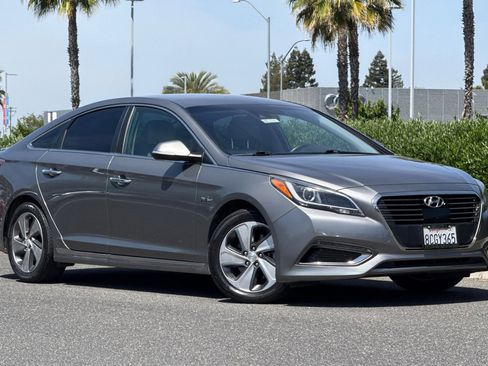Used 2017 Hyundai Sonata Limited FWD image 2
