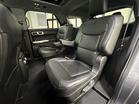 Used 2022 Ford Explorer XLT w/ Equipment Group 202A AWD/4WD image 15