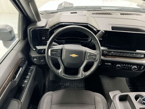 Used 2025 Chevrolet Silverado 2500 LT w/ Safety Package AWD/4WD image 11