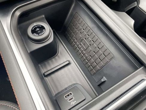 New 2025 Ford Expedition Active image 17