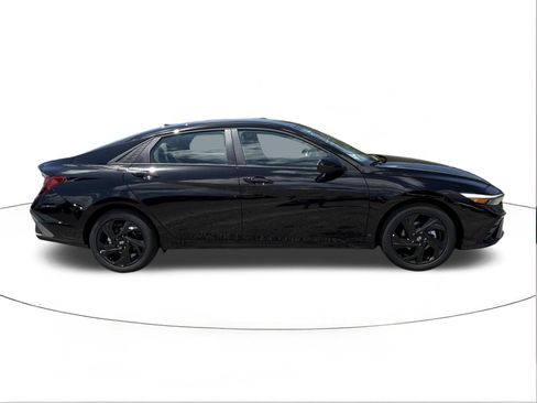 New 2026 Hyundai Elantra Sport FWD image 2