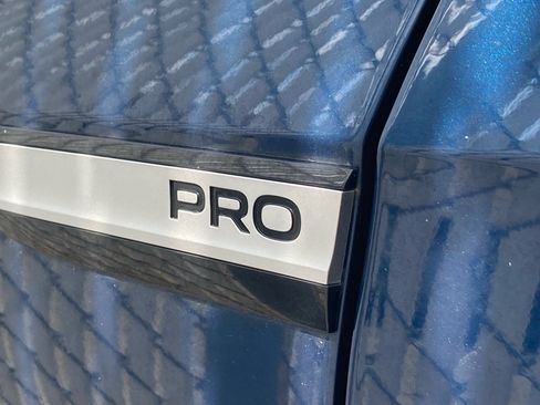 Used 2023 Volkswagen ID.4 Pro RWD image 3