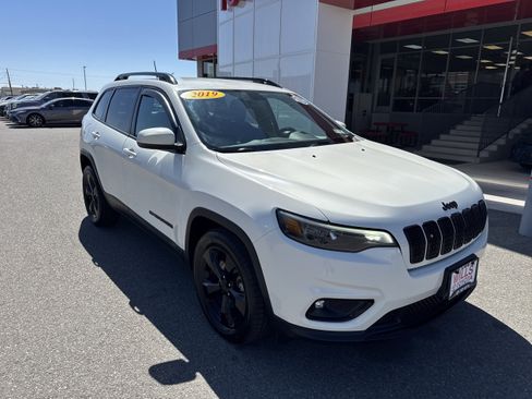 Used 2019 Jeep Cherokee Latitude Plus FWD image 1