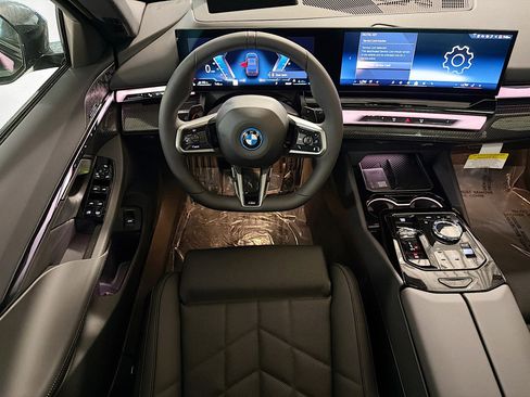 New 2026 BMW 550e xDrive w/ Executive Package image 17