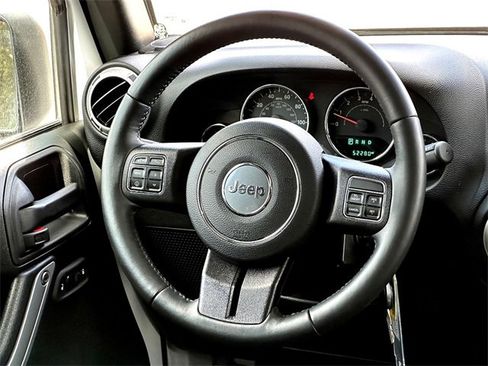 Used 2017 Jeep Wrangler Unlimited Sahara w/ Connectivity Group image 28