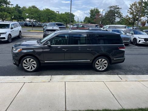 Certified 2023 Lincoln Navigator L Reserve AWD/4WD image 6