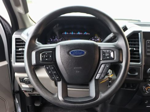 Used 2017 Ford F550 2WD Regular Cab Super Duty image 27