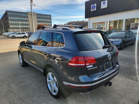 Used 2016 Volkswagen Touareg Executive image 3