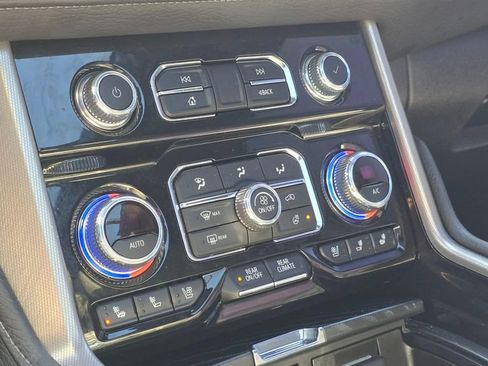 Used 2024 GMC Yukon Denali w/ Advanced Technology Package AWD/4WD image 33