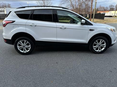 Used 2018 Ford Escape SE image 6