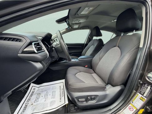 Used 2018 Toyota Camry LE FWD image 9