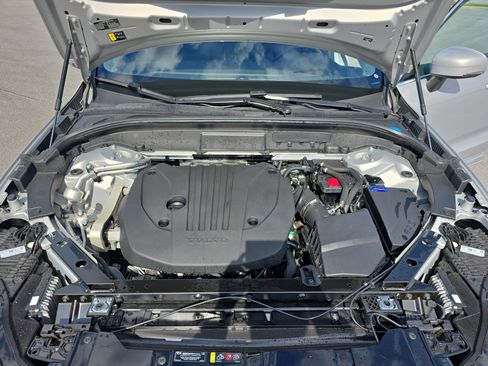 Used 2022 Volvo XC60 B5 Inscription image 28