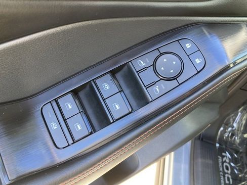 Used 2025 Nissan Rogue SV image 13