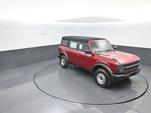 New 2026 Ford Bronco Base image 19
