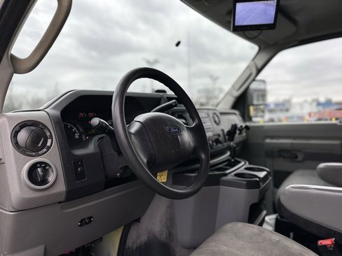 Used 2019 Ford E-450 and Econoline 450 Super Duty w/ Power Windows & Locks Group image 10
