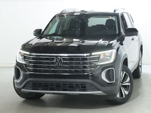 Used 2024 Volkswagen Atlas SE AWD/4WD image 3