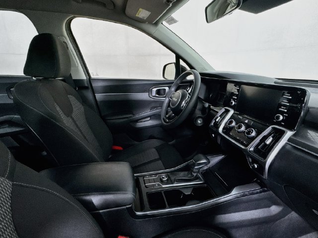 Used 2023 Kia Sorento LX FWD image 25