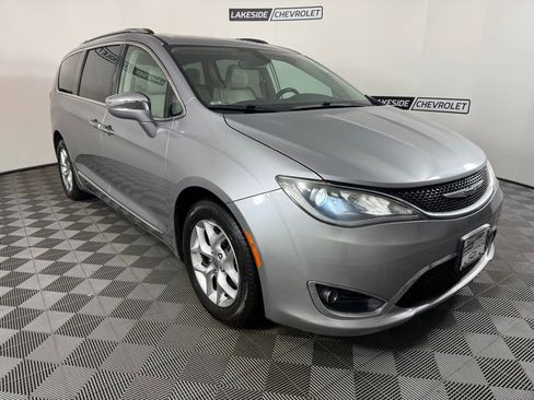 Used 2020 Chrysler Pacifica Limited image 8