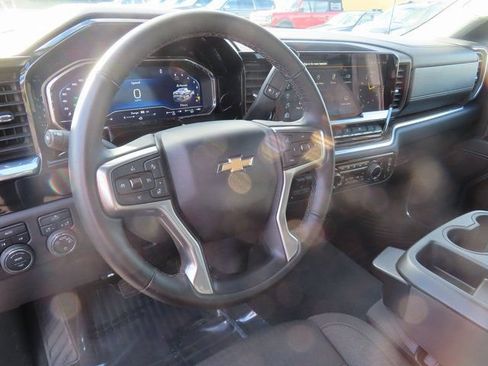 Used 2025 Chevrolet Silverado 1500 LT AWD/4WD image 16