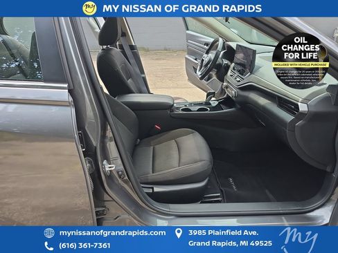 Used 2023 Nissan Altima 2.5 SV w/ SV Premium Package AWD/4WD image 24
