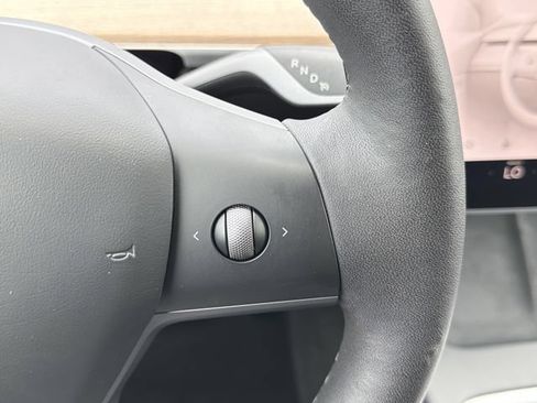 Used 2023 Tesla Model Y AWD image 19