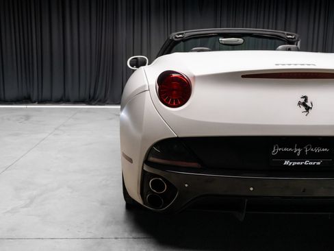 Used 2013 Ferrari California RWD image 33