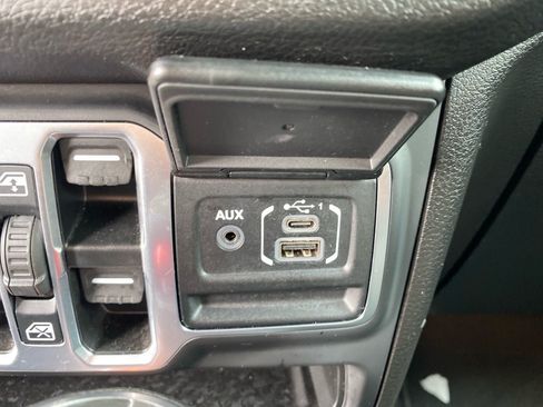 Used 2025 Jeep Wrangler Unlimited Sport AWD/4WD image 13