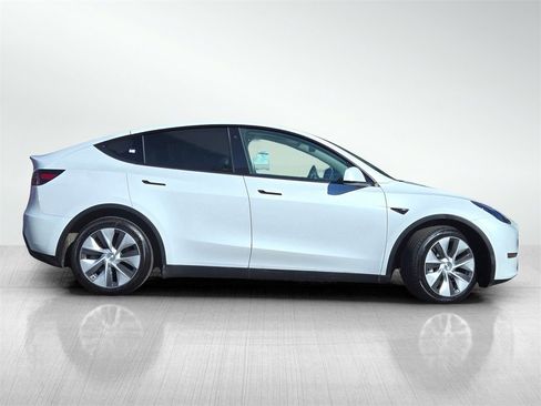 Used 2023 Tesla Model Y Long Range image 3