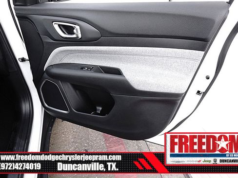 New 2026 Jeep Compass Latitude image 41