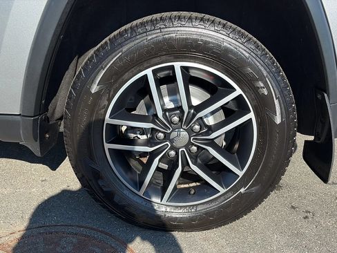 Used 2017 Jeep Grand Cherokee Trailhawk AWD/4WD image 25