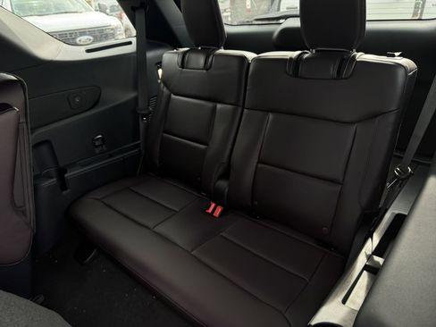New 2026 Ford Explorer Platinum image 23