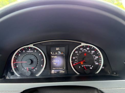 Used 2015 Toyota Camry SE w/ Moonroof Package FWD image 35
