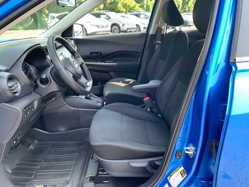 Used 2024 Nissan Kicks S FWD image 17