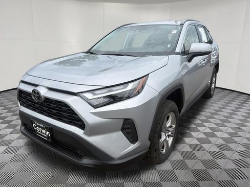 Used 2025 Toyota RAV4 XLE AWD/4WD image 3