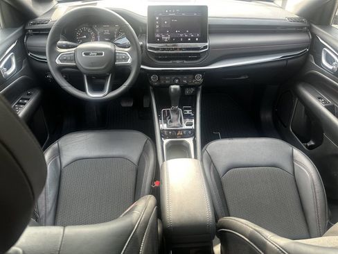Used 2025 Jeep Compass Trailhawk AWD/4WD image 20