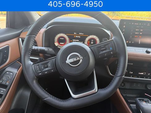 Used 2024 Nissan Rogue Platinum FWD image 18