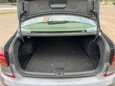 Used 2017 Volkswagen Passat 1.8T SE FWD image 25