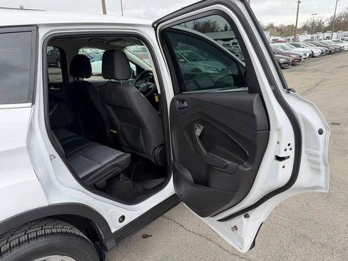 Used 2017 Ford Escape SE image 12