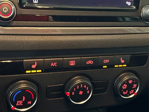 Used 2017 Volkswagen Tiguan S image 34