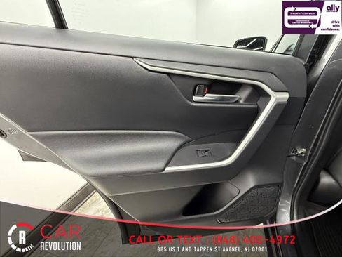 Used 2022 Toyota RAV4 SE w/ Convenience Package image 40