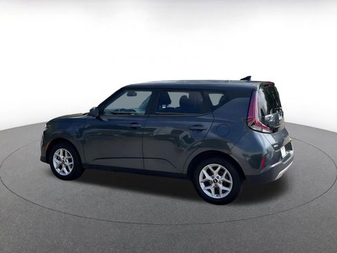Used 2025 Kia Soul LX w/ LX Technology Package FWD image 9