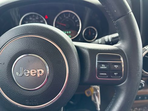 Used 2012 Jeep Wrangler Unlimited Sahara w/ Dual Top Group AWD/4WD image 29