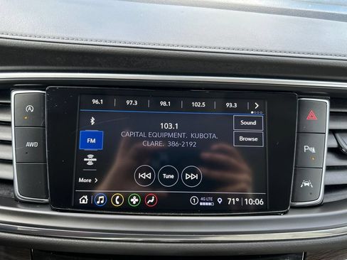 Used 2024 Buick Enclave Essence AWD/4WD image 28