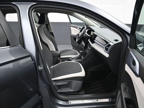 New 2026 Volkswagen Taos SE image 14