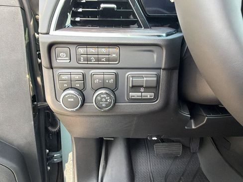 New 2026 Chevrolet Suburban Z71 w/ Comfort Package AWD/4WD image 17