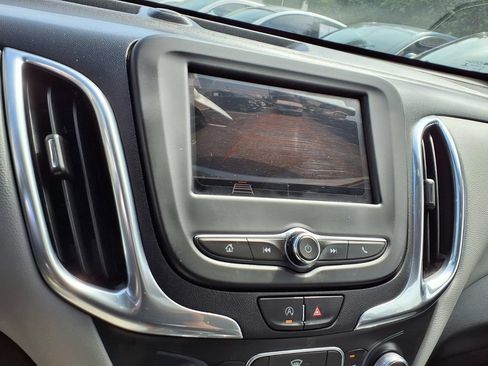 Used 2022 Chevrolet Equinox LS FWD image 6
