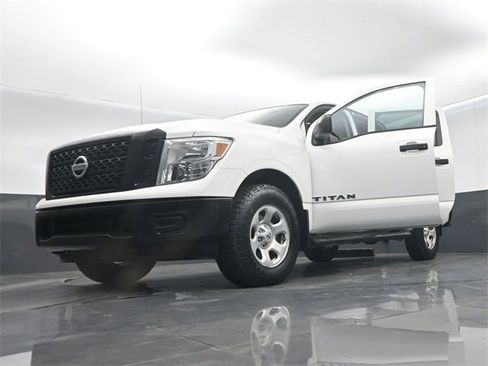 Used 2018 Nissan Titan S image 69